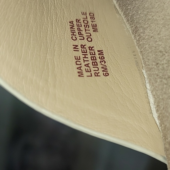 Michael Kors Leather Slides with Silver Concho Buckles. - Picture 5 of 5